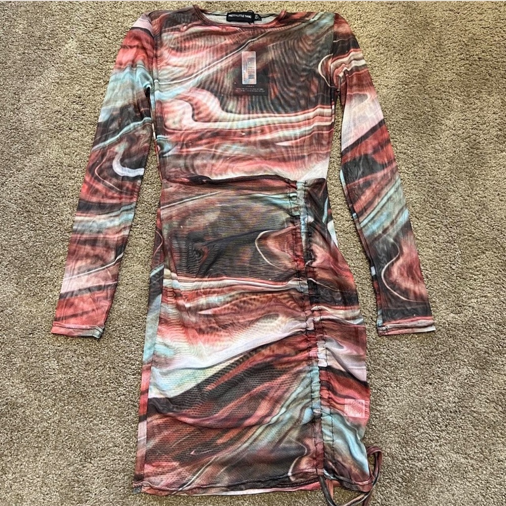 PrettyLittleThing Swirl Pattern Long Sleeve Dress